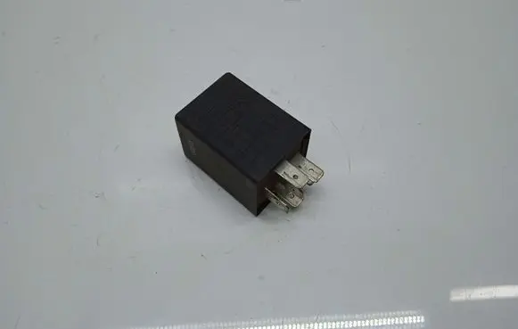 Volkswagen PASSAT B3 Window wiper relay 321955531A