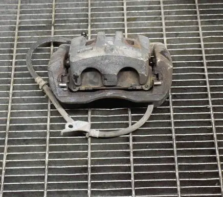 Toyota RAV 4 (XA40) Front brake caliper