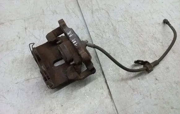 Volkswagen Jetta VI Front brake caliper