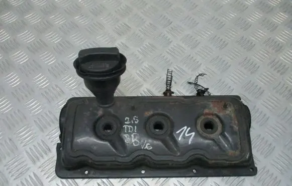 Volkswagen PASSAT B5.5 Rocker cam cover 