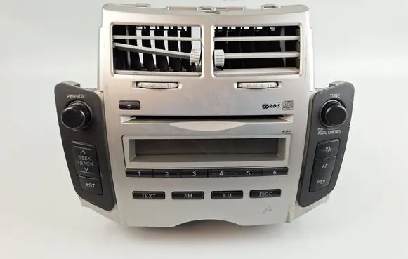 Toyota Yaris Radio/CD/DVD/GPS head unit 861200D200