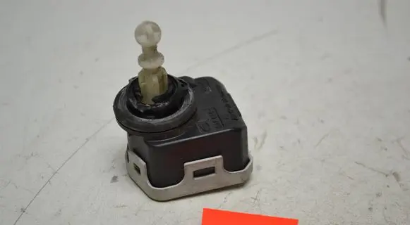 Opel Vectra C Headlight level adjustment motor 007878
