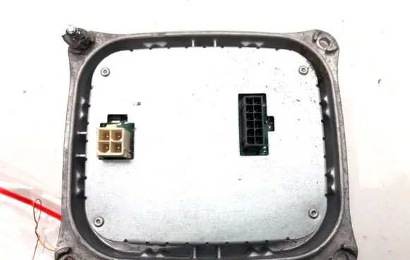 Peugeot 308 Voltage converter/converter module 130732940400