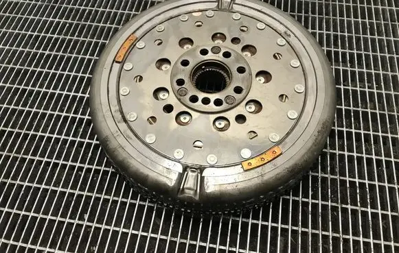 Mercedes-Benz CLA C117 X117 W117 Flywheel A2700301005