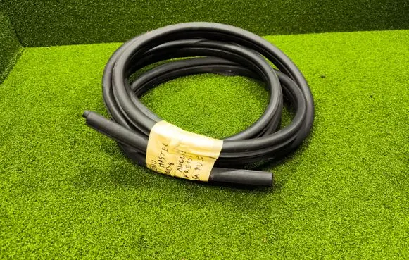 Trunk rubber seal (body)