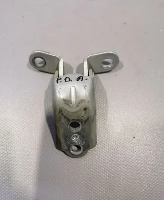 Hyundai i30 Front door lower hinge 