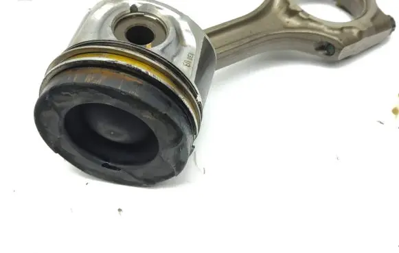 Toyota Corolla Verso AR10 Piston with connecting rod