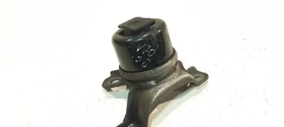 Volvo V70 Engine mount bracket
