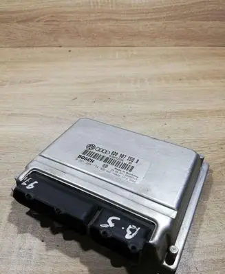 Volkswagen PASSAT B5 Engine control unit/module ECU 8D0907558B 0261204774