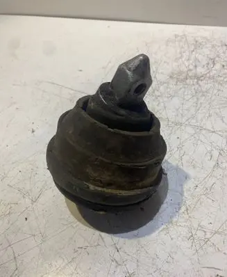 BMW 5 E39 Engine mount bracket 1096514