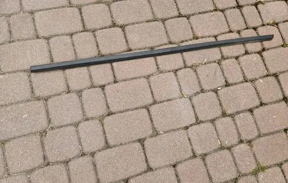 Opel Zafira C Front door glass trim molding 13259960