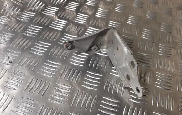 Toyota Verso Fender mounting bracket