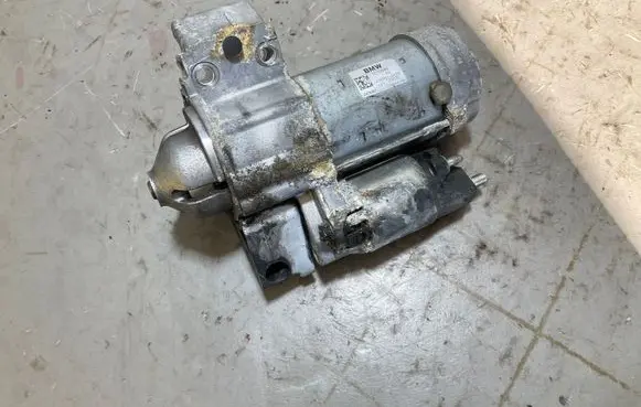BMW 5 F10 F11 Starter motor 8570846 4380000490 05R30