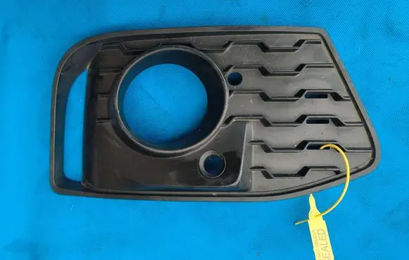BMW 2 F46 Front fog light trim/grill 8068866