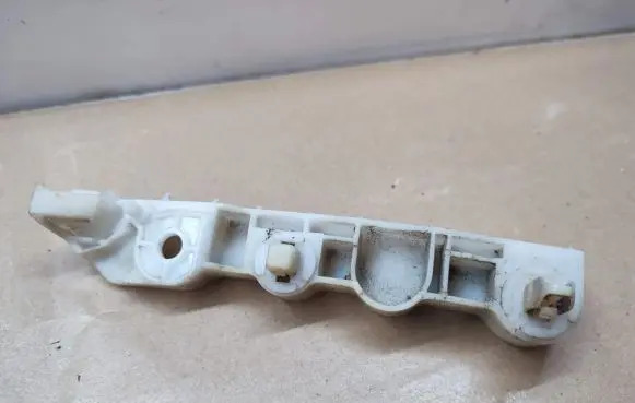 Peugeot 4007 Front bumper mounting bracket