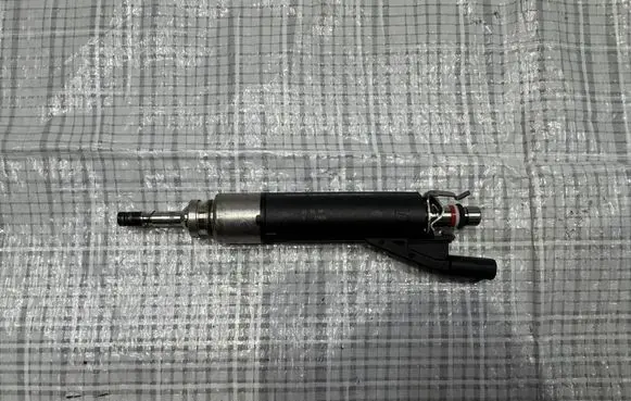 Renault Kangoo II Fuel injector 166006221R