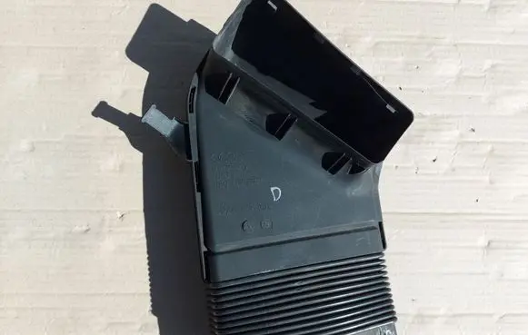 Audi A4 S4 B6 8E 8H Air intake duct part 8E0129617
