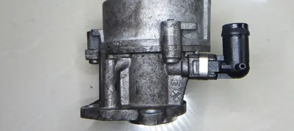 Nissan Primera Vacuum pump D163123491 2D260503
