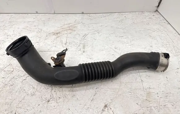 BMW 4 F32 F33 Intercooler hose/pipe 70380539 70380536