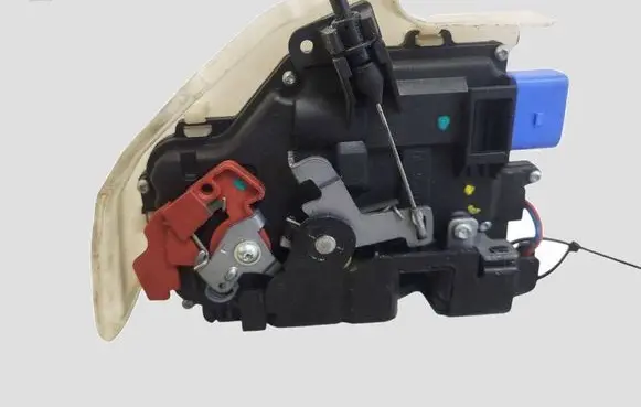 Volkswagen Golf V Front door lock