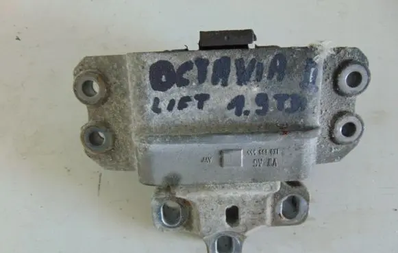 Volkswagen Golf IV Engine mount bracket 1K0199555T