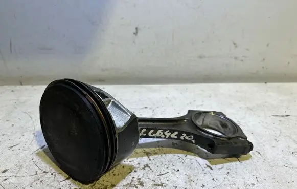 Dodge Challenger Piston with connecting rod 