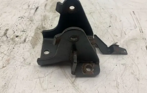 Hyundai Tucson JM Engine mounting bracket