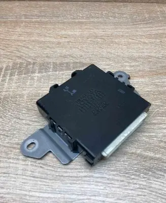 Toyota Prius (XW20) Keyless (KESSY) go control unit/module 8999047023 2325000320