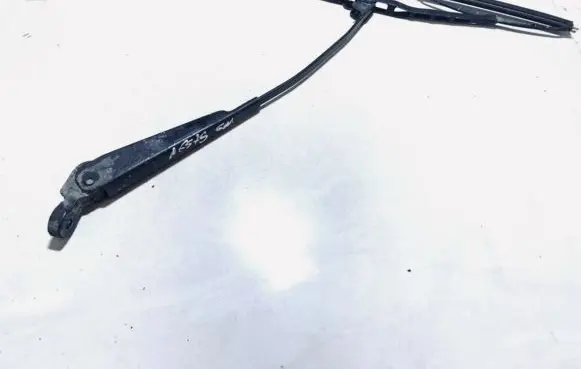 Rear wiper blade arm