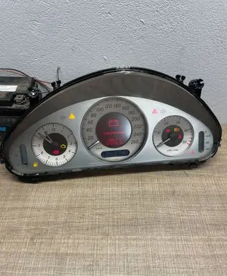 Mercedes-Benz E W211 Speedometer (instrument cluster) A2115400547 11008028401