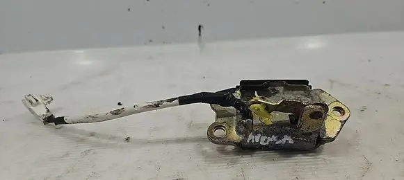 Toyota Avensis T220 Loading door lock 