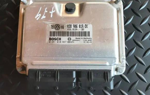 Volkswagen PASSAT B5.5 Engine control unit/module 038906019EK 0281010667 28SA5041