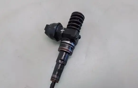 Audi A4 S4 B5 8D Fuel injector 0414720037