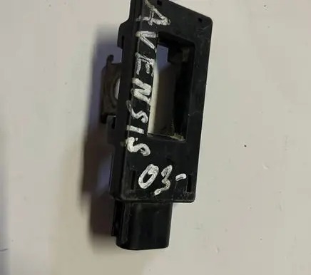 Toyota Avensis T250 Battery relay fuse 2885028010 0008205882