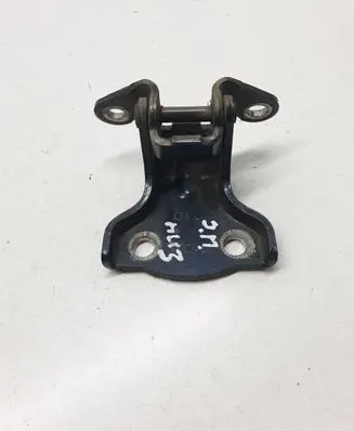 Chevrolet Captiva Rear door lower hinge