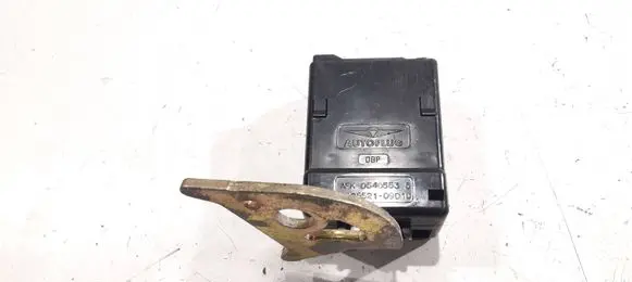 BMW 5 E34 Front seatbelt buckle 0540553 8126521