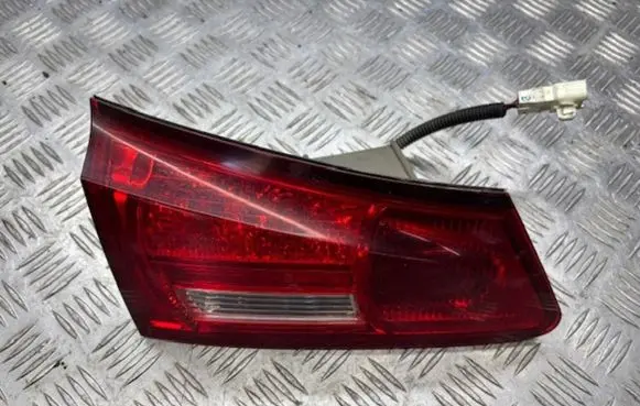 Lexus IS 220D-250-350 Tailgate rear/tail lights W7440