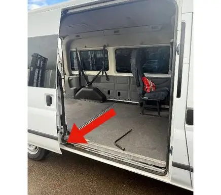 Ford Transit Sliding door lower roller guide/hinge YC15V25001AG 4406 BUR4ALH