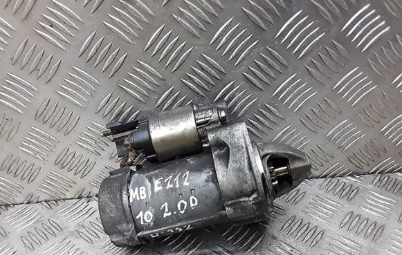 Mercedes-Benz E W212 Starter motor a0061514501