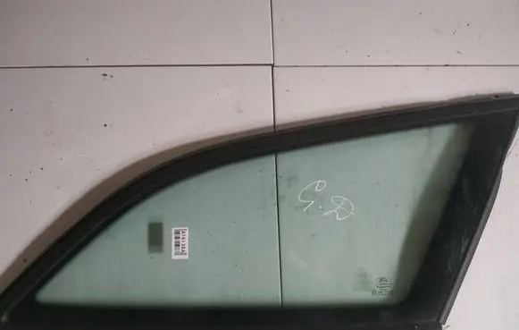 Ford Mondeo MK IV Rear side window AS2