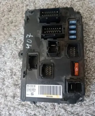 Peugeot 407 Fuse module 9656148180