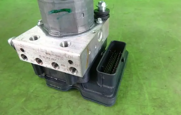 Infiniti Q30 ABS Pump 2265106513 A0914300000