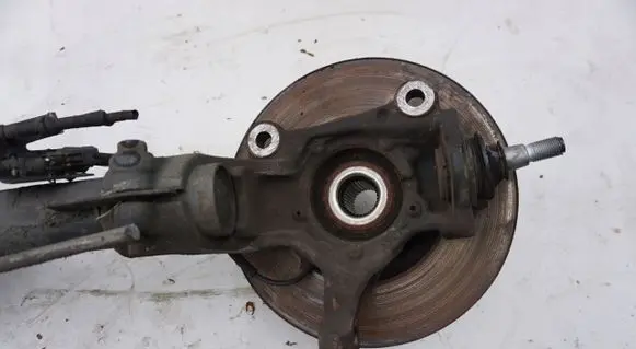 Front wheel hub