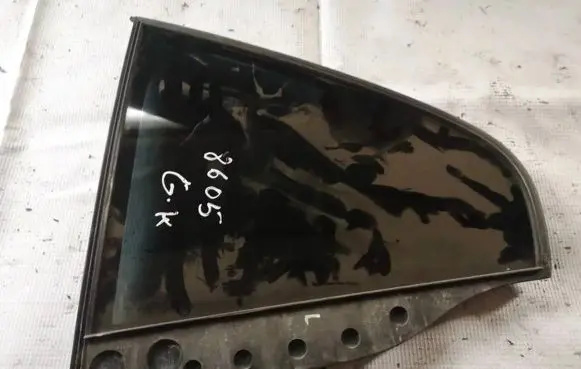 Rear vent window glass