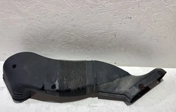 Volkswagen PASSAT B5 Air intake duct part 058129617D 8D0129617E