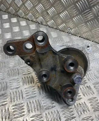 Honda CR-V Engine mount bracket NM139