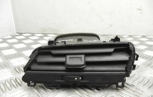 Rear air vent grill
