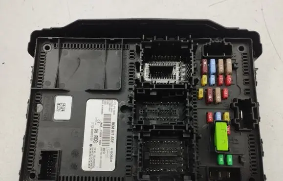 Ford Focus Fuse module JX6T15604RCG 3713000660012001 F005V02946