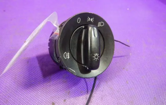 Volkswagen PASSAT B5.5 Light switch