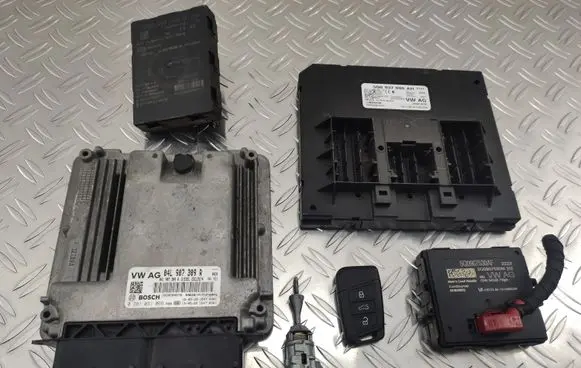 Volkswagen PASSAT B8 Engine ECU kit and lock set 04L907309R 5Q0937086AH 3Q0959435B